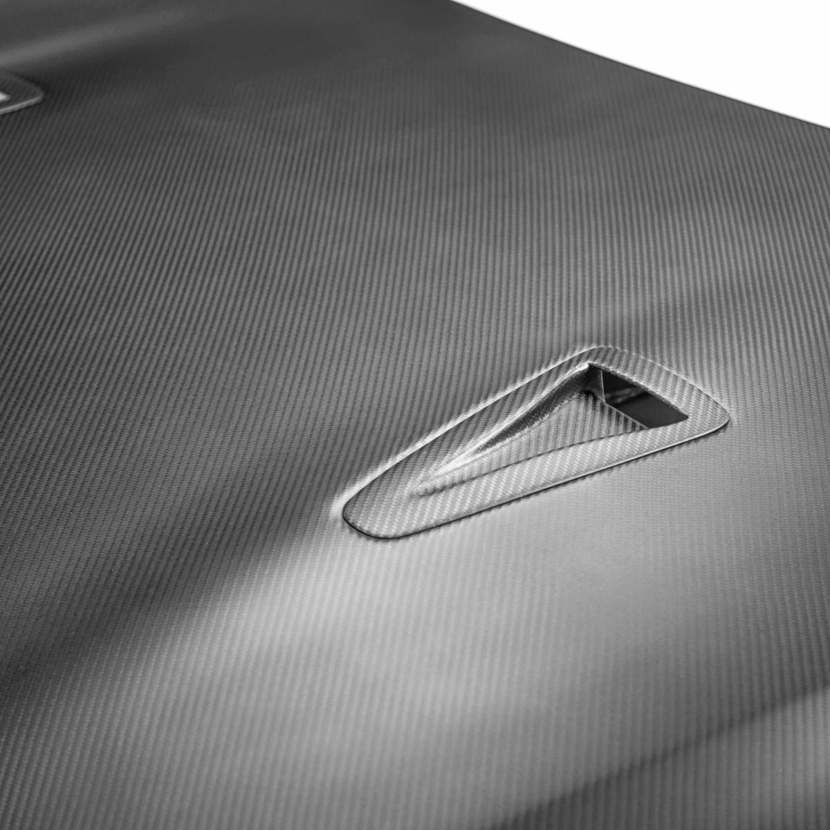 Seibon OEM-style Dry Carbon Fiber hood for Nissan GT-R R35 (2009-2016)